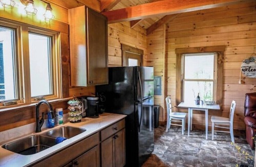 Pacific Cabina | Peaceful and cozy equestrian saturated retreat