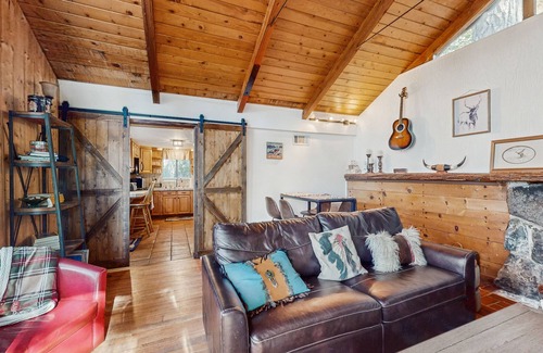 Crest Park Casa | Peaceful and Cozy Cabin- Close to Sky Park at Santa's Village
