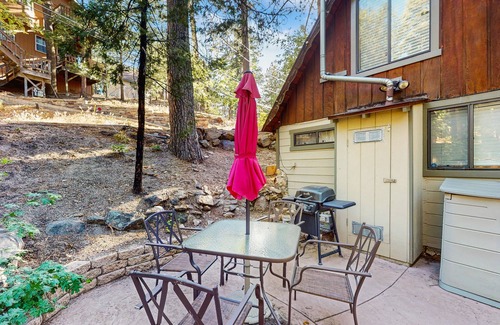 Crest Park Casa | Peaceful and Cozy Cabin- Close to Sky Park at Santa's Village