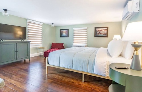 Lambertville Casa | Peaceful and Cozy Room Combo in Lambertville