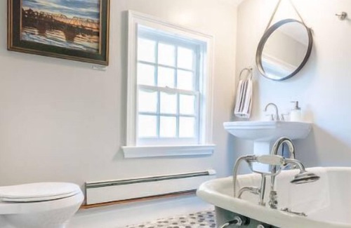 Lambertville Casa | Peaceful and Cozy Room Combo in Lambertville