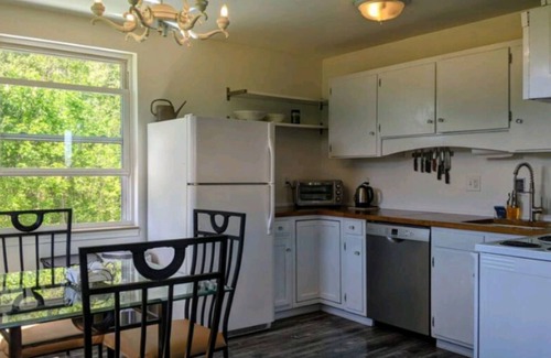 Casanova Apartamento | Peaceful and Modern Apartment on a 14 Acre Farm