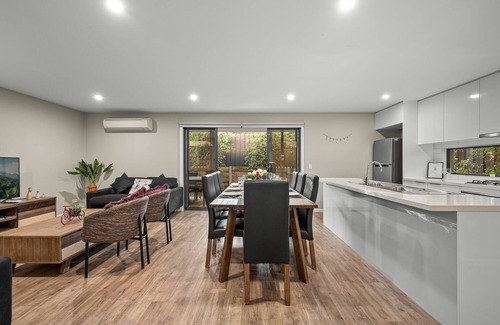 Golden Point Casa | Peaceful and Private Modern Townhouse - Steps from Sovereign Hill & Lake Esmond