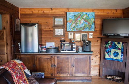 Emigrant Cama Y Desayuno | Peaceful and Private 900sq/ft private suite next to the Yellowstone River