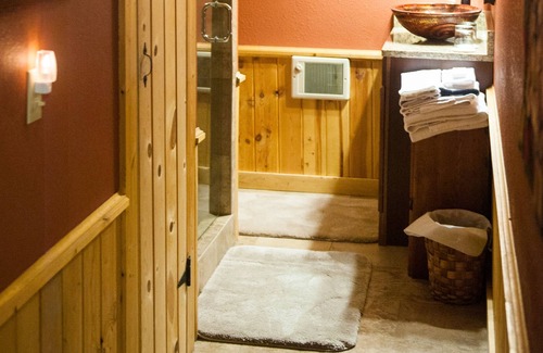 Emigrant Cama Y Desayuno | Peaceful and Private 900sq/ft private suite next to the Yellowstone River
