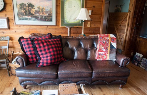 Emigrant Cama Y Desayuno | Peaceful and Private 900sq/ft private suite next to the Yellowstone River