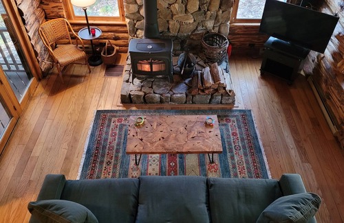 Gloversville Cabina | Peaceful and Private Adirondack Log Cabin