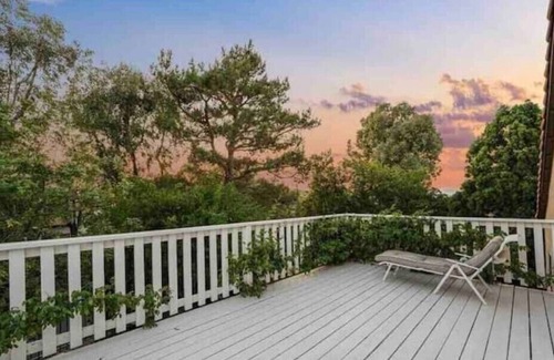 Newhall Casa | Peaceful and serene villa 25 min north of LA with mountain views