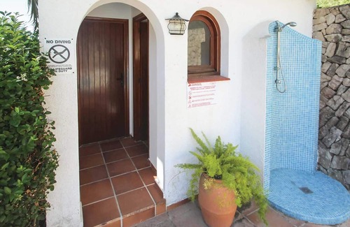 Fustera Villa | Villa tranquila para una escapada relajante: ambiente tradicional español, piscina y jardines en forma de riñón