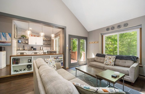 Bellaire Cabina | Peaceful and Updated Cabin with Loft and Fireplace at Schuss Village - Sleeps 6