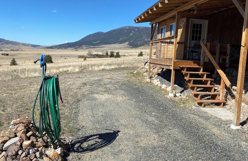 Whitehall Cabaña | Peaceful apartment with WiFi in Whitetail Valley north of Whitehall.