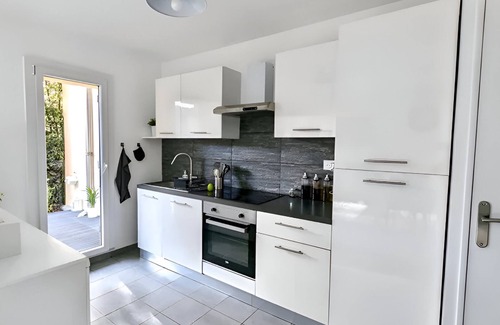 Ferney-Voltaire Apartamento | Peaceful apt. w.garden close to Geneva/Swiss border. Ideal for UN/CERN families.