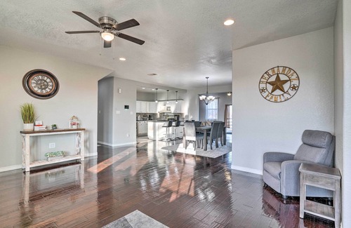 Atascosa Casa | Peaceful Atascosa Home w/ Balcony & Deck!