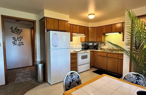 Lakeside Condominio | Peaceful Bay Overlook - Lower - Blocks away from Flathead Lake - 45mi to GNP