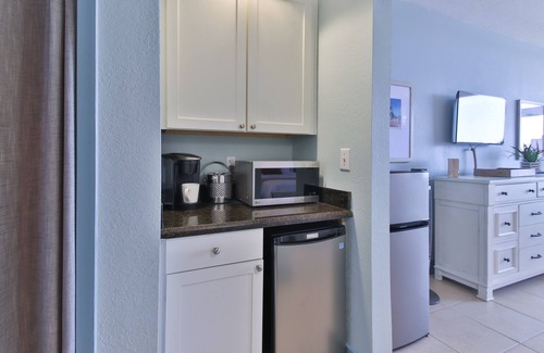 Ruskin Condominio | Peaceful Beach Getaway~ GORGEOUS 2nd Floor WATER VIEW ~ END UNIT~ NEWLY UPDATED