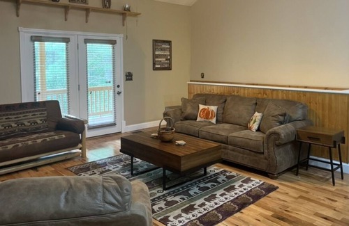 Hiawassee Cabina | Peaceful "Black Bear Mountain Retreat" Cabin N. GA