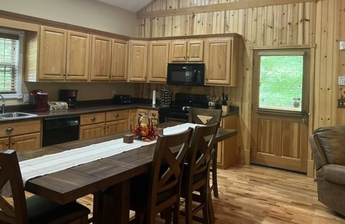 Hiawassee Cabina | Peaceful "Black Bear Mountain Retreat" Cabin N. GA
