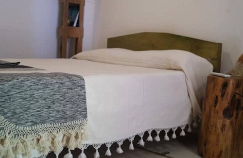 Tamarindos Apartamento | Peaceful body & soul retreat. Steps from beach! AC