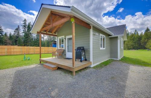 Bonners Ferry Casa | Peaceful Bonners Ferry Cabin with Deck and Mtn Views!