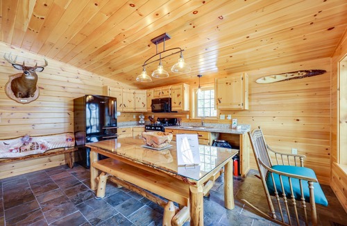 Bradford Cabina | Peaceful Bradford Cabin w/ Pond & Covered Deck!