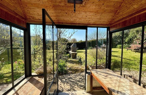 Tredrez-Locquemeau Casa | Peaceful Breton cottage for 4