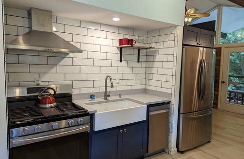 North Pomfret Casa | Recientemente renovado - Pacífica Brookside North Pomfret Cottage
