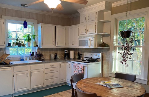 Greensboro Casa | Peaceful Bungalow Close to Everything!