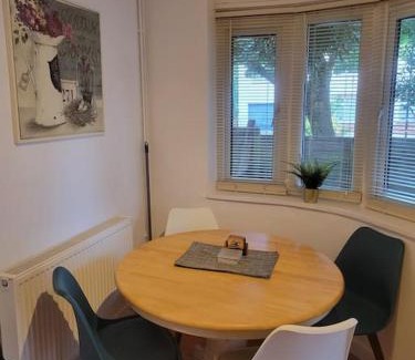 Netley Casa | Peaceful Bungalow easy access