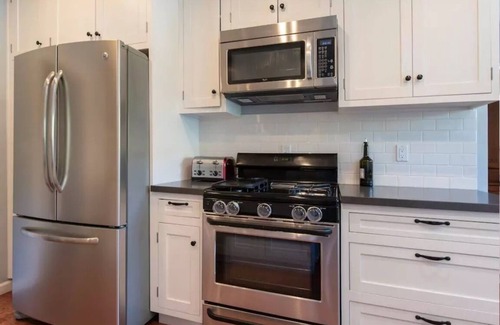 Larchmont Casa | Peaceful Bungalow in Larchmont Village