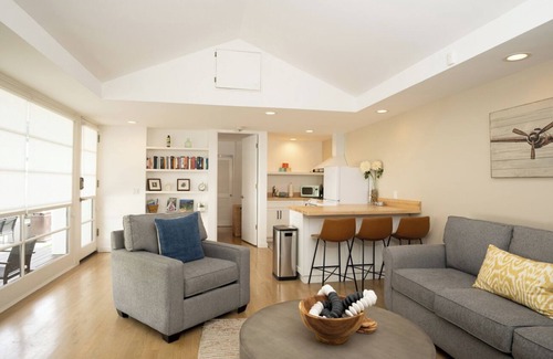 Sunset Park Casa | Peaceful bungalow in Santa Monica to Work and Recharge