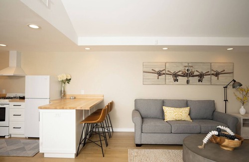 Sunset Park Casa | Peaceful bungalow in Santa Monica to Work and Recharge