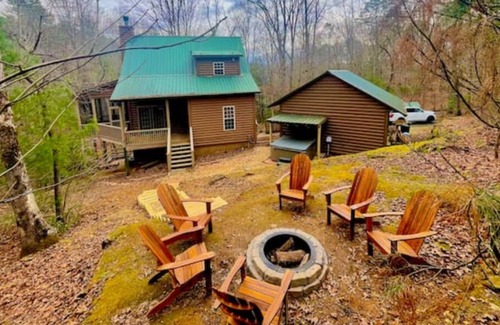 Ellijay Cabina | Peaceful Cabin 5 Min to Wineries, Orchards & Shopping 🏔 Fire Pit🔥 Hot Tub ❤️