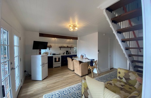 Crestline Cabina | Peaceful cabin among oaks. Perfect for relaxing, reading, yoga, meditation.