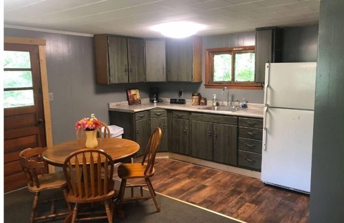 Westphalia Cabina | Peaceful Cabin By The Lake
