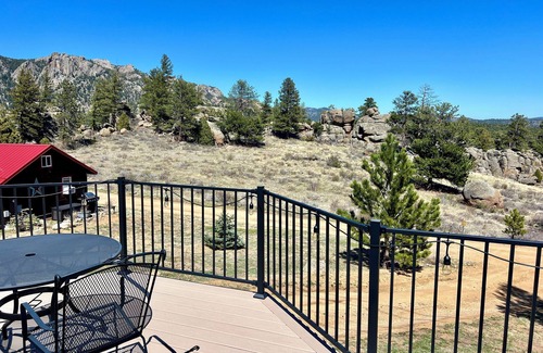 Estes Park Cabina | Cabaña tranquila, completamente remodelada, vistas espectaculares, 1 milla al centro de la ciudad, WIFI