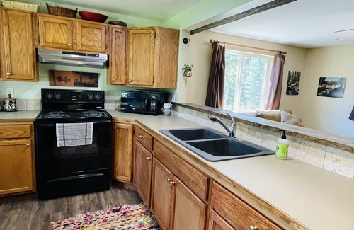 Boundary County Cabina | Peaceful Cabin Escape in Bonners Ferry