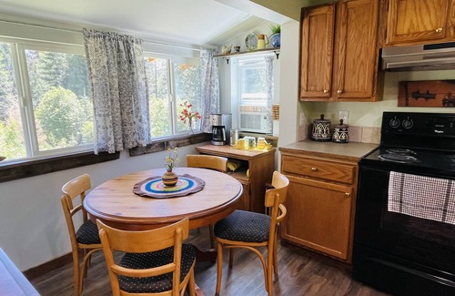 Boundary County Cabina | Peaceful Cabin Escape in Bonners Ferry