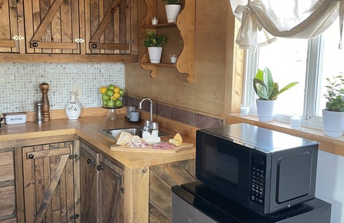 Craig Cabina | Peaceful Cabin Getaway