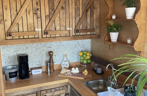 Craig Cabina | Peaceful Cabin Getaway
