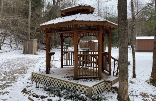 Wilder Cabina | Peaceful cabin in secluded mountain spot beside a picturesque creek