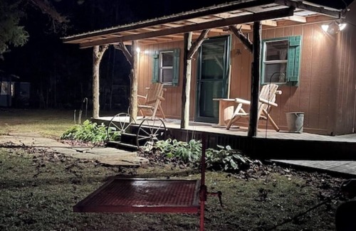 Wilder Cabina | Peaceful cabin in secluded mountain spot beside a picturesque creek
