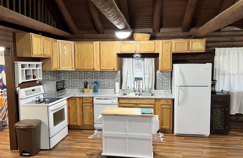 New Lisbon Cabina | Peaceful cabin on 10 acres w/ pond - close to Prairie Creek Reservoir