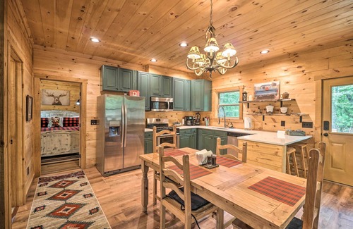 Morganton Cabina | Peaceful Cabin on 3 Private Acres: Deck & Fire Pit