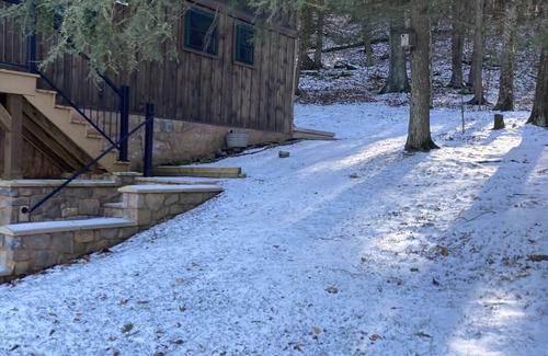 Lairdsville Cabina | Peaceful Cabin overlooking Lake