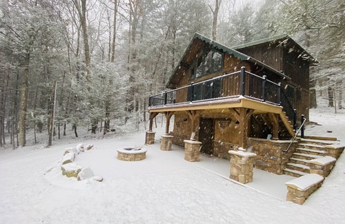 Lairdsville Cabina | Peaceful Cabin overlooking Lake