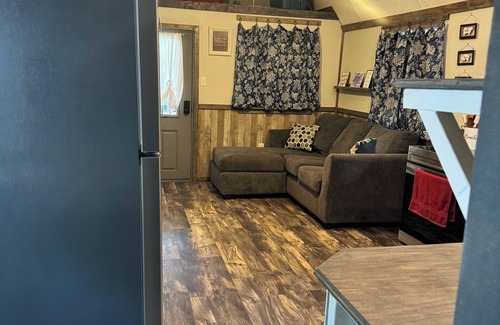 Bates Cabina | Peaceful cabin retreat to enjoy all the quiet & beauty nature has to offer.