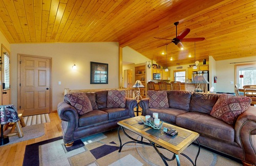 Nekoosa Casa | Peaceful Cabin Retreat for Golf & Lake Lovers w/ pool table & games
