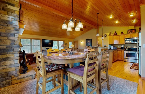 Nekoosa Casa | Peaceful Cabin Retreat for Golf & Lake Lovers w/ pool table & games