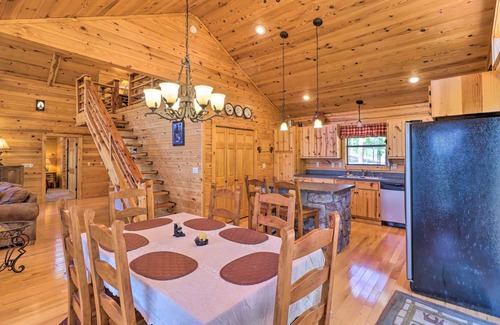 Boswell Cabina | Peaceful Cabin w/ Deck + Scenic Mtn Views!