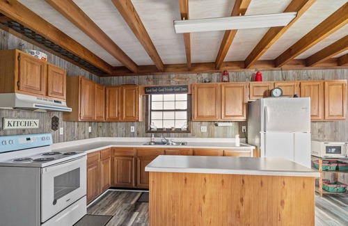 Waverly Cabina | Peaceful cabin with a lovely view of the TN river---the PERFECT weekend getaway!